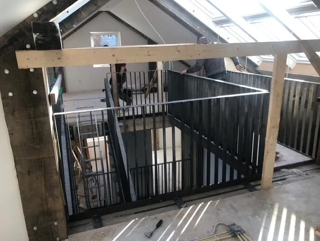 Industrieel stalen trappenhuis