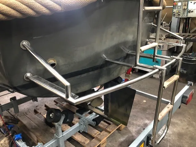 Zwemplateau voor sloep