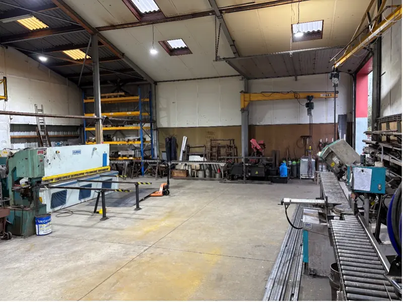 Moderne buigmachines en werkplaatspers voor metaalbewerking